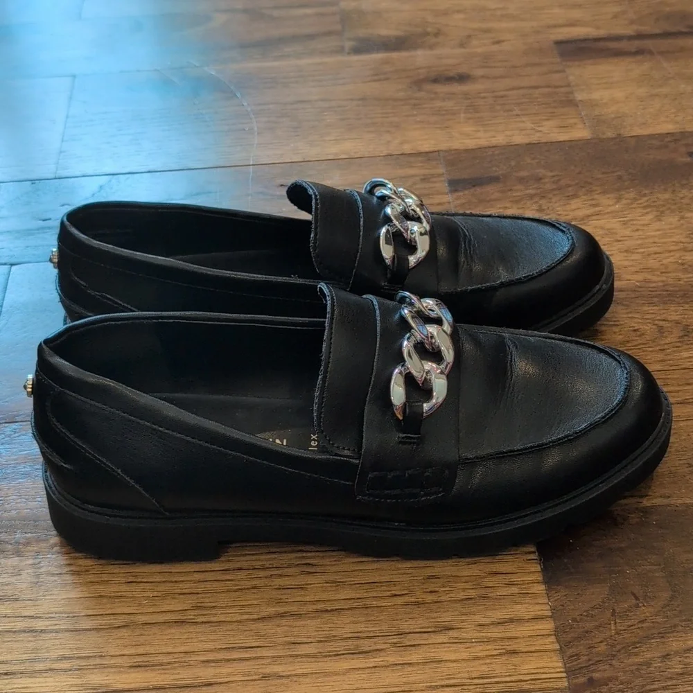 Women's Anne Klein black loafers with silver chain accent size 9M